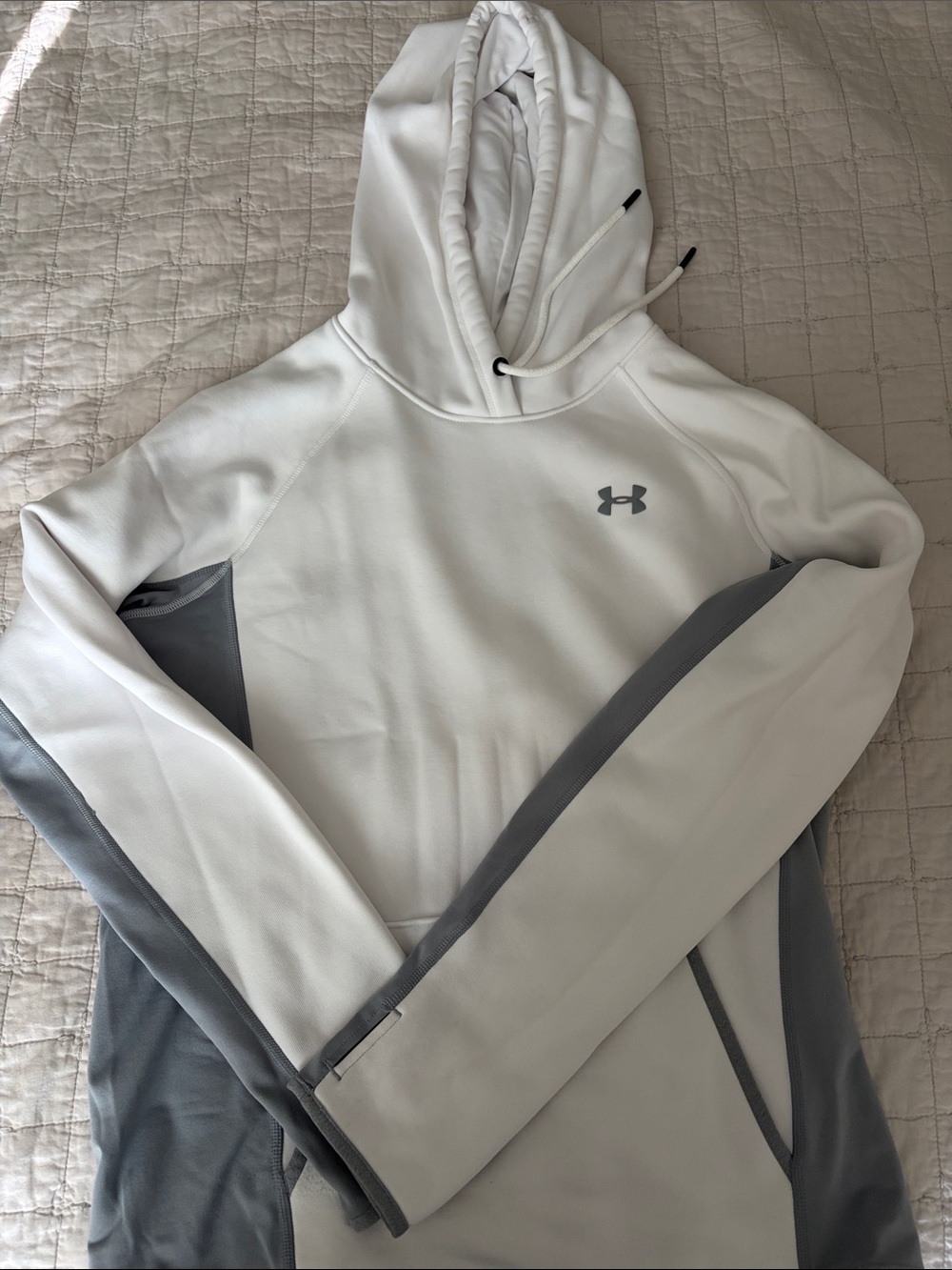 Under Armour Men’s White & Gray Crewneck Performance Hoodie